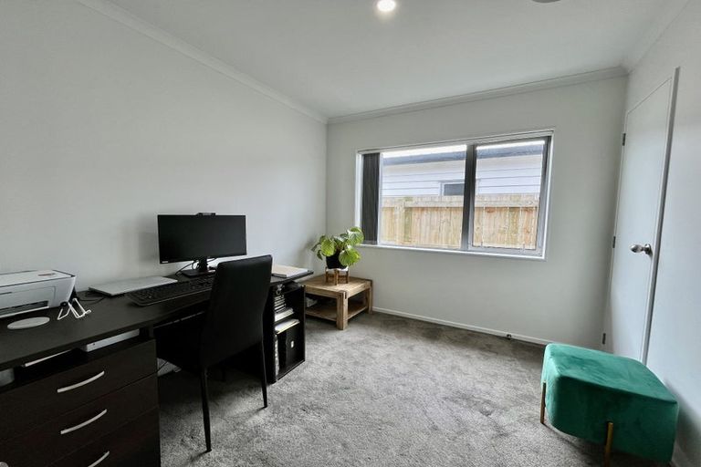 Photo of property in 16 Whareatua Avenue, Takanini, 2112