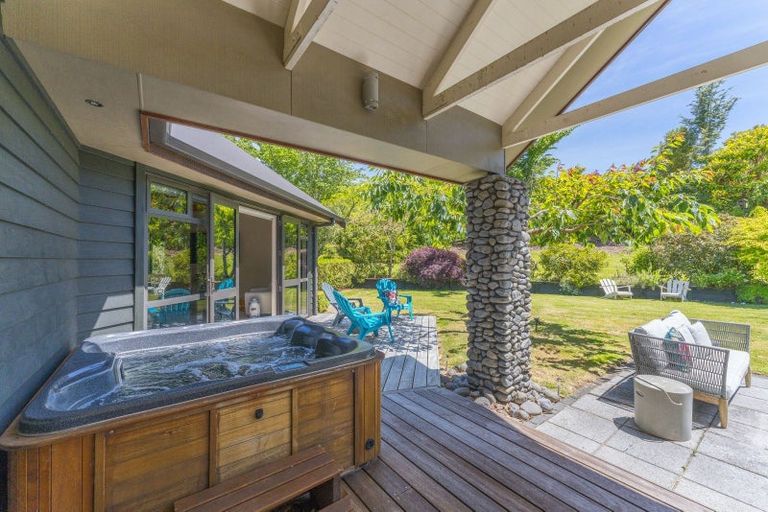 Photo of property in 208 Mapara Road, Acacia Bay, Taupo, 3385