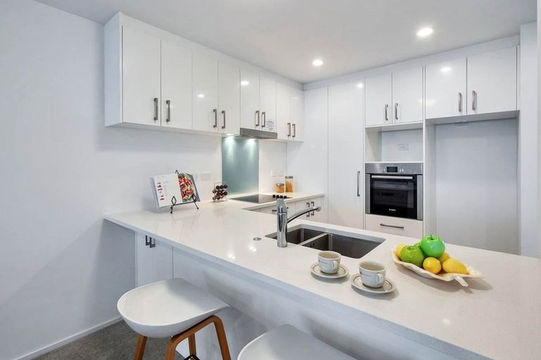 Photo of property in Apollo Apartments, 201/46 Rosedale Road, Rosedale, Auckland, 0632