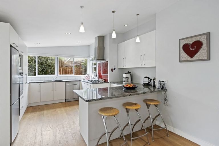 Photo of property in 7 Sawtell Place, Northcote, Christchurch, 8052