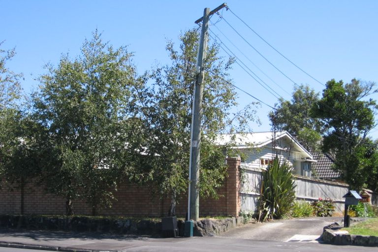 Photo of property in 3/53 Onewa Road, Northcote, Auckland, 0627