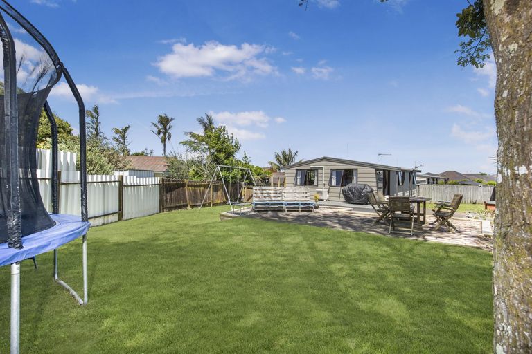 Photo of property in 2/11 Dalmahoy Place, Wattle Downs, Auckland, 2103