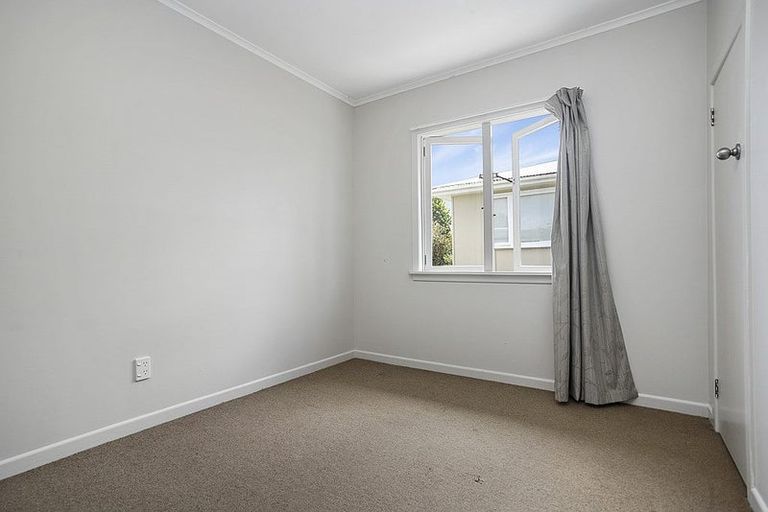 Photo of property in 7 Kamara Road, Glen Eden, Auckland, 0602