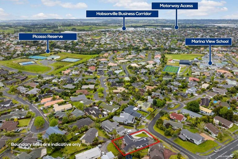 Photo of property in 4 Raphael Place, West Harbour, Auckland, 0618