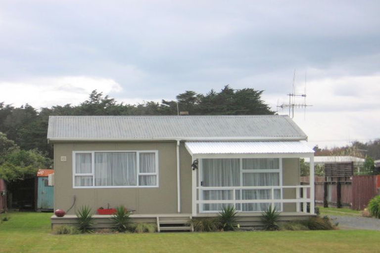 Photo of property in 15 Bond Street, Foxton Beach, Foxton, 4815