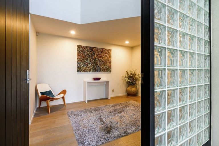 Photo of property in 17 Malloy Place, Eastern Beach, Auckland, 2012