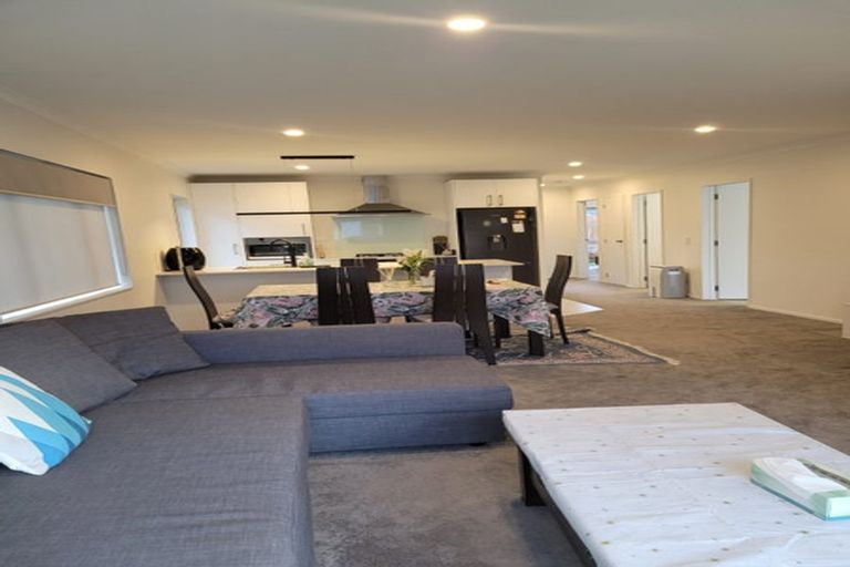 Photo of property in 16 Kutukutu Street, Takanini, 2112