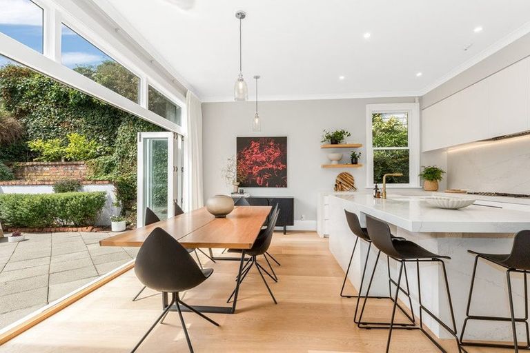 Photo of property in 22 Plunket Street, Kelburn, Wellington, 6012