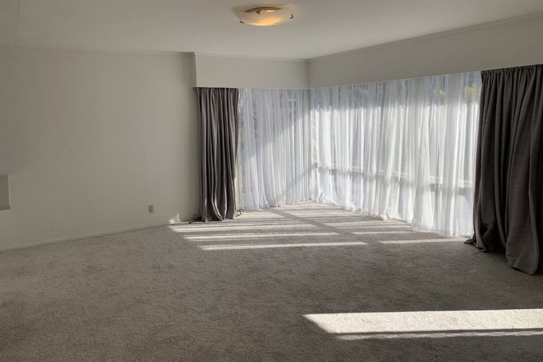 Photo of property in 1/11 Mannering Place, Hillcrest, Auckland, 0627