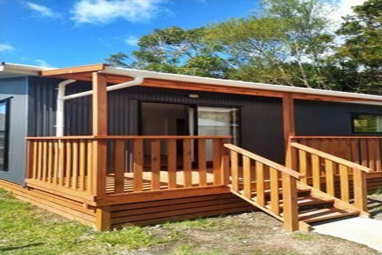 Photo of property in 28 Shoemaker Road, Waipu, 0510