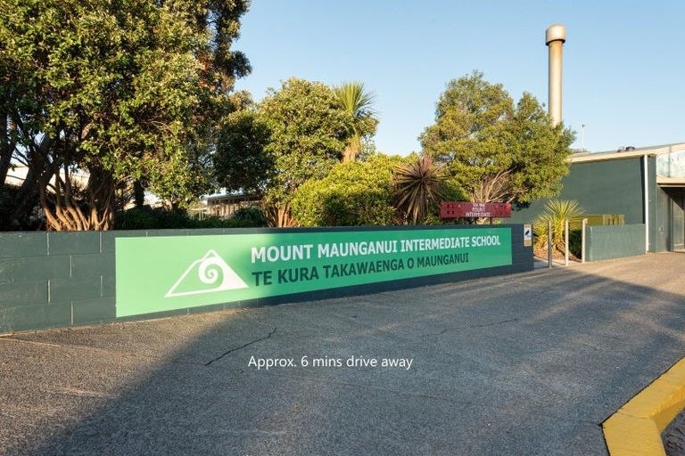 Photo of property in 2/10 Inverell Place, Mount Maunganui, 3116