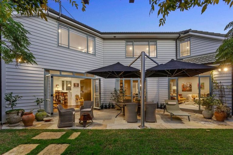 Photo of property in 1/10 Ringwood Street, Torbay, Auckland, 0630