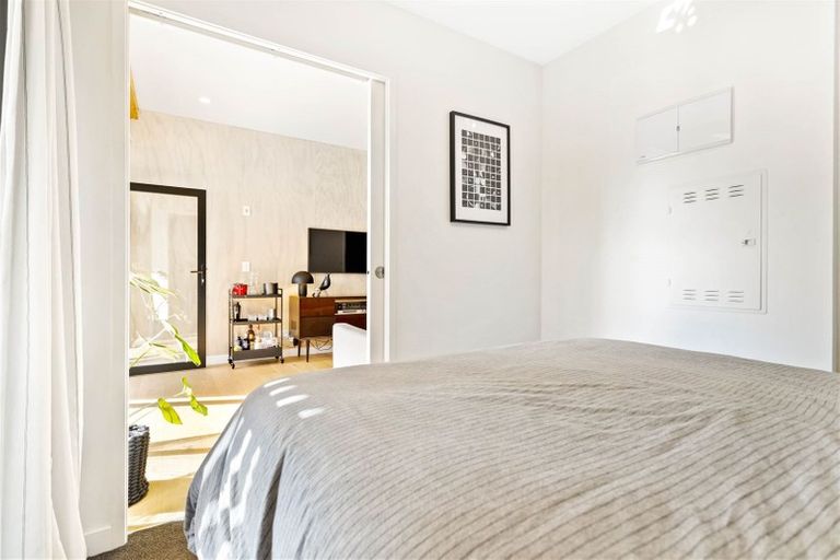 Photo of property in 2/165 Hobsonville Point Road, Hobsonville, Auckland, 0616