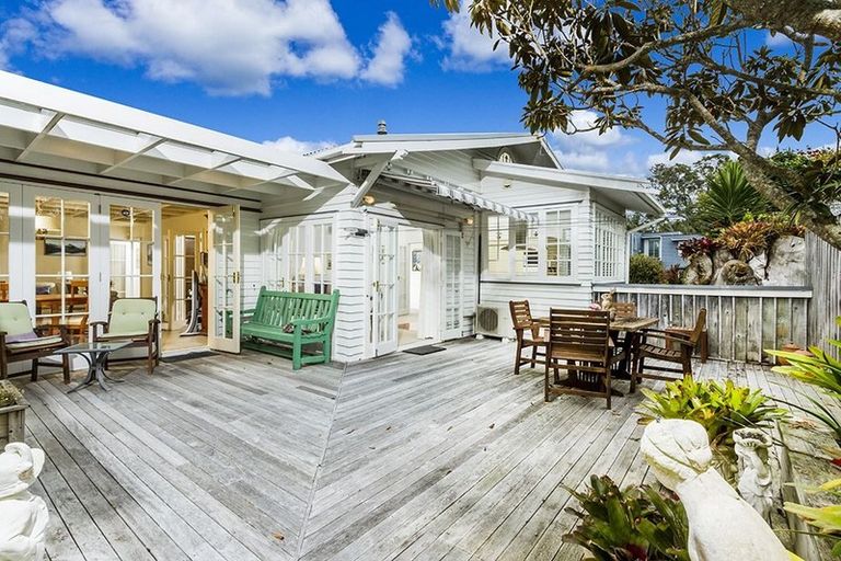 Photo of property in 2/40a Norwood Road, Bayswater, Auckland, 0622