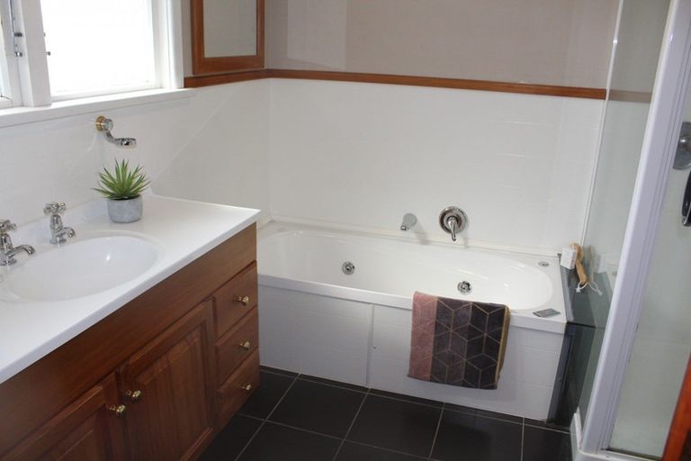 Photo of property in 17 Durham Street, Winton, 9720