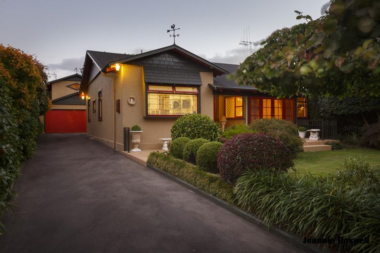 Photo of property in 302 Park Road, Hokowhitu, Palmerston North, 4410