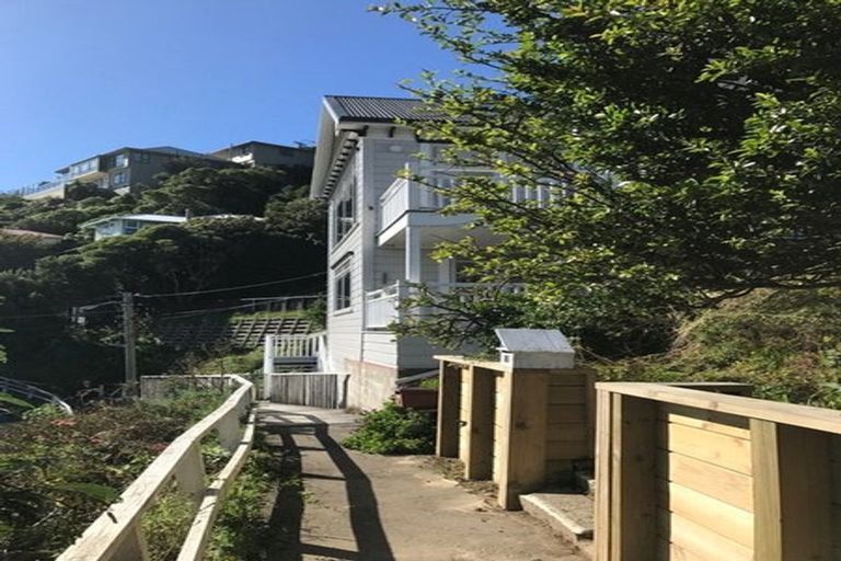 Photo of property in 63 Palliser Road, Roseneath, Wellington, 6011
