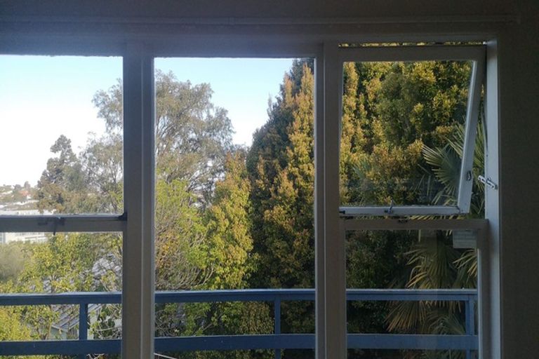 Photo of property in 14 Mirovale Place, Totara Vale, Auckland, 0629