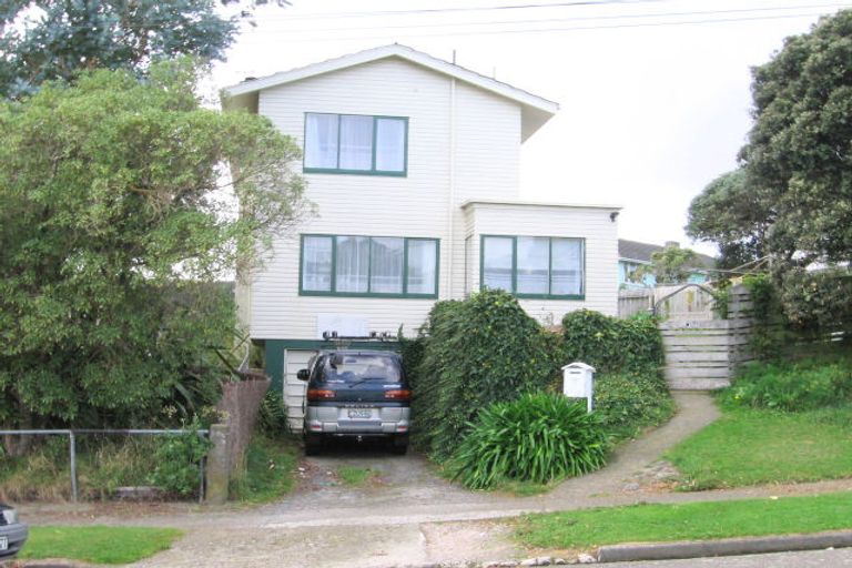 Photo of property in 1 Derby Place, Cannons Creek, Porirua, 5024