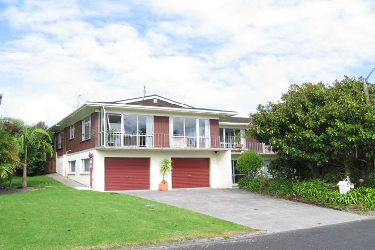 Photo of property in 16 Clyside Avenue, Half Moon Bay, Auckland, 2012