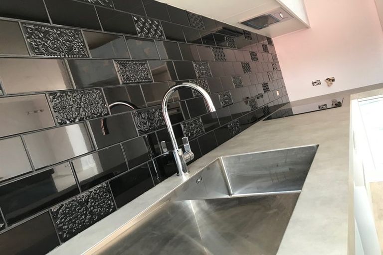 Photo of property in 2/121 Rongotai Road, Kilbirnie, Wellington, 6022