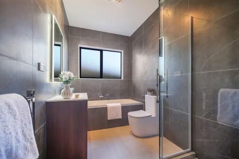 Photo of property in 30 Cloonlyon Drive, Flat Bush, Auckland, 2019