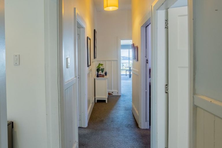 Photo of property in 2 Cornwall Road, Lyttelton, 8082