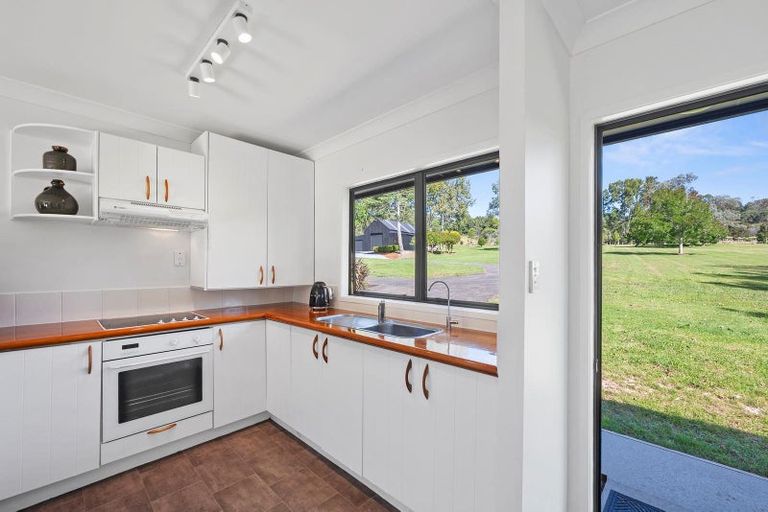 Photo of property in 44 Hardens Lane, Paremoremo, Auckland, 0632