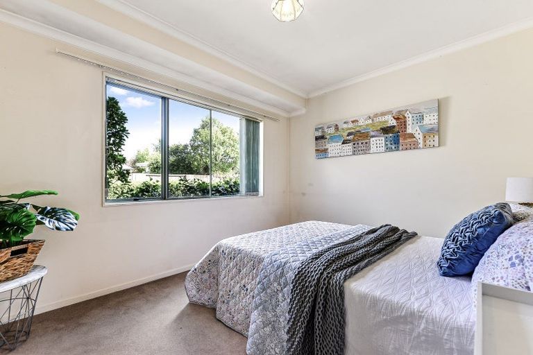 Photo of property in 2/38 Sandwich Road, St Andrews, Hamilton, 3200
