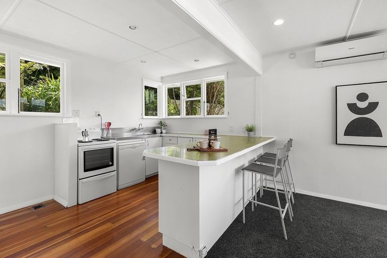 Photo of property in 16 Greer Crescent, Tawa, Wellington, 5028