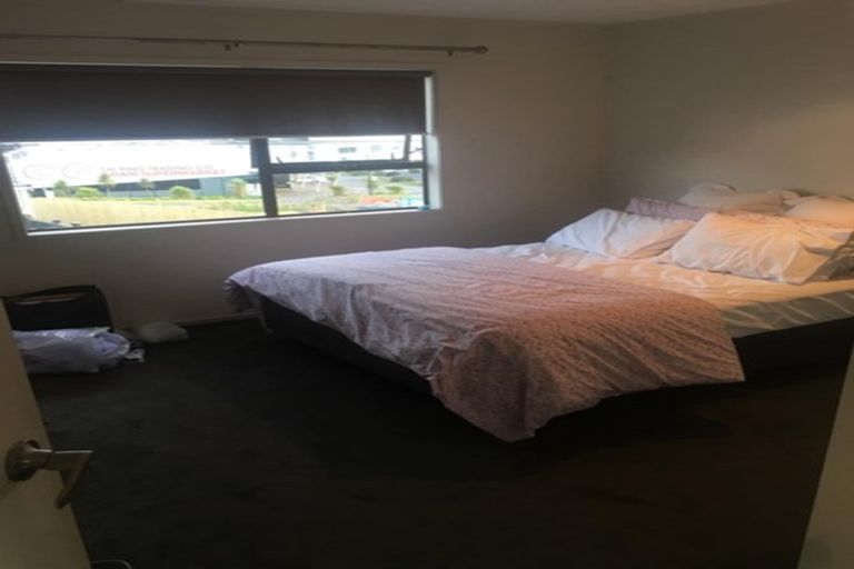 Photo of property in 87 Rosedale Road, Pinehill, Auckland, 0632