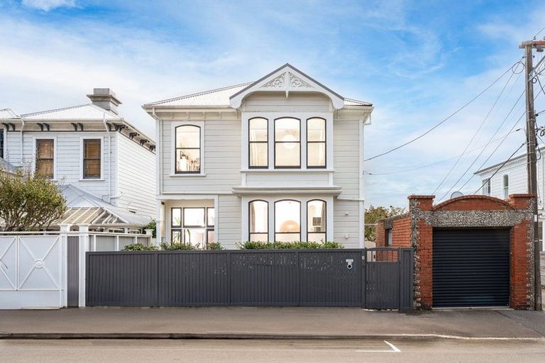 Photo of property in 18 Austin Street, Mount Victoria, Wellington, 6011