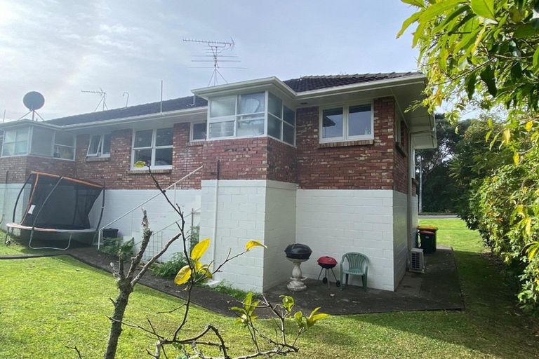 Photo of property in 1/216 Beach Road, Campbells Bay, Auckland, 0630