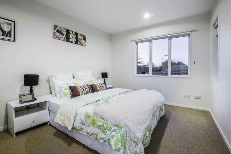 Photo of property in 10a Greenslade Crescent, Northcote, Auckland, 0627