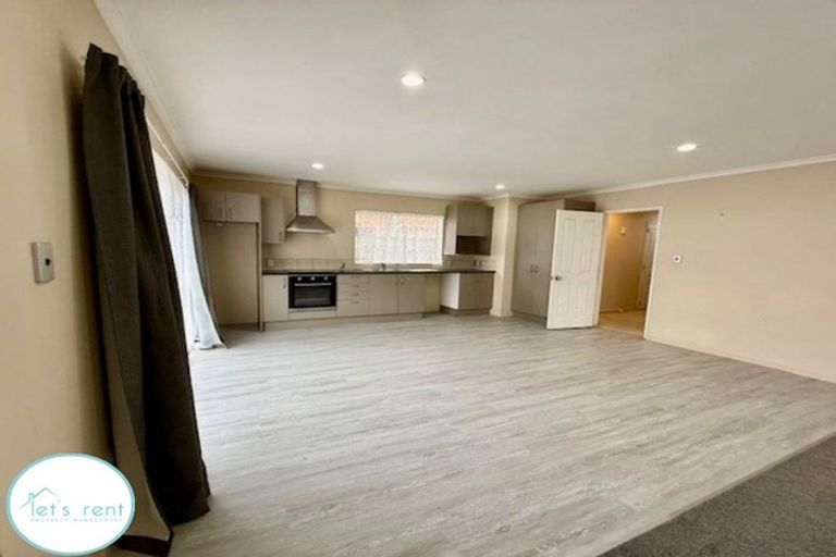 Photo of property in 9 Maypark Crescent, Flat Bush, Auckland, 2016