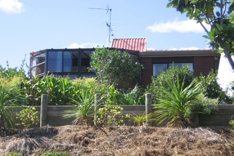 Photo of property in 2/11 Seaton Road, Murrays Bay, Auckland, 0630