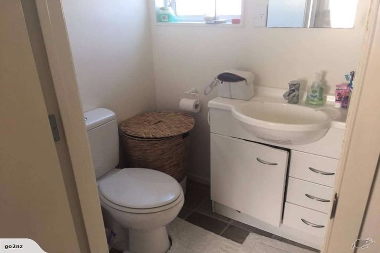 Photo of property in 80a Lynn Road, Bayview, Auckland, 0629