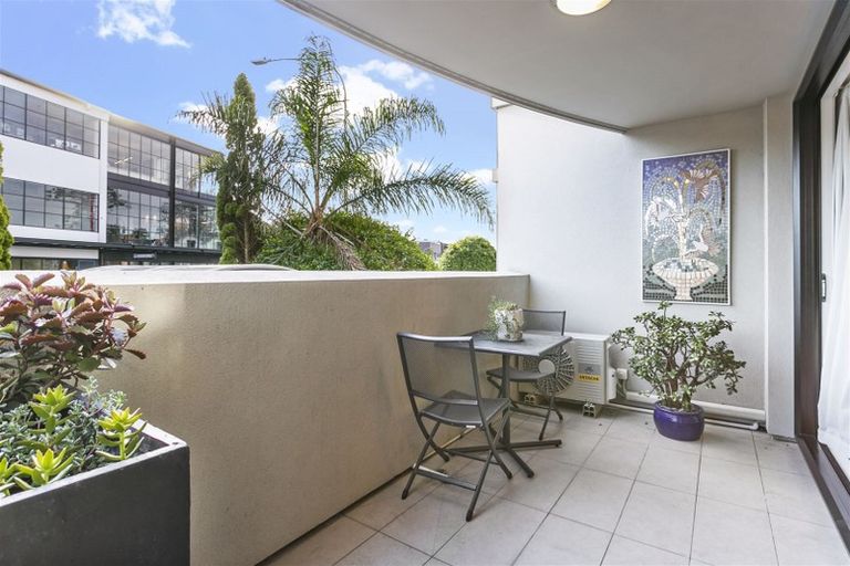 Photo of property in 1i/175 Hurstmere Road, Takapuna, Auckland, 0622