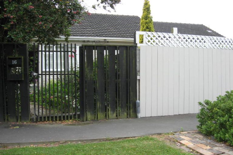 Photo of property in 16 Balgay Street, Upper Riccarton, Christchurch, 8041