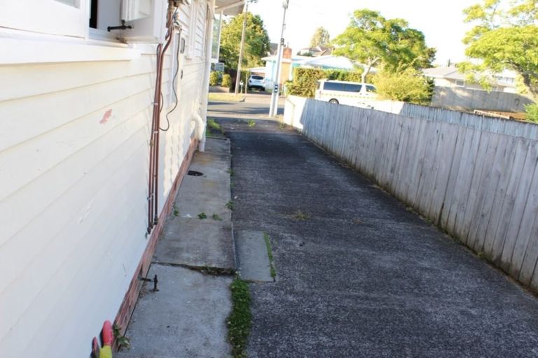 Photo of property in 26 Addison Street, Blockhouse Bay, Auckland, 0600