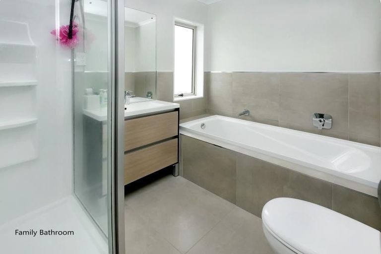 Photo of property in 6 Samuel Cassidy Avenue, Swanson, Auckland, 0614