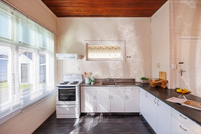 Photo of property in 285 Fitzherbert Avenue, West End, Palmerston North, 4410