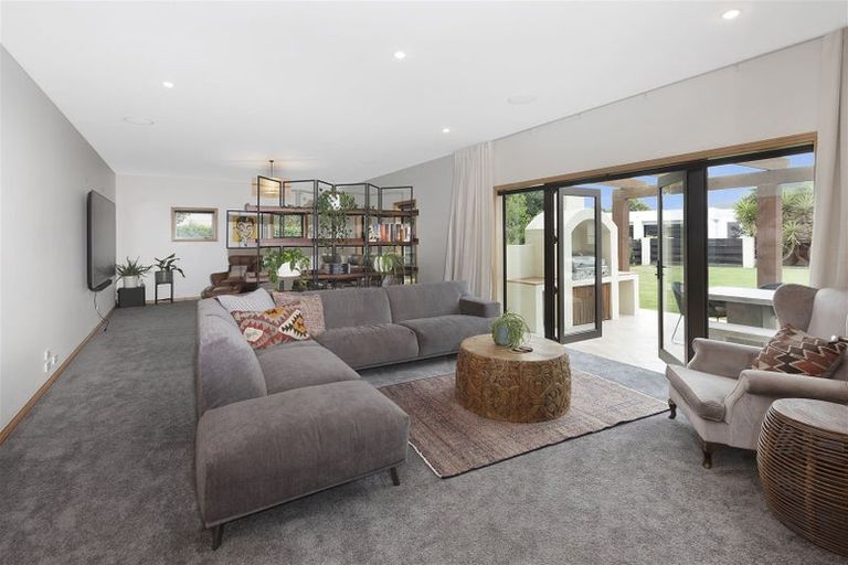 Photo of property in 12 Taunton Green, Papanui, Christchurch, 8052