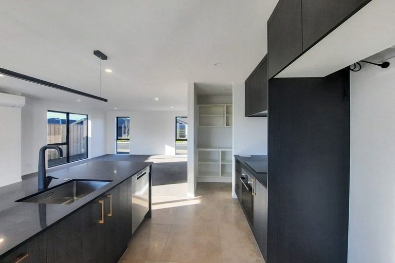 Photo of property in 27 Mehrtens Crescent, Woodend, 7691