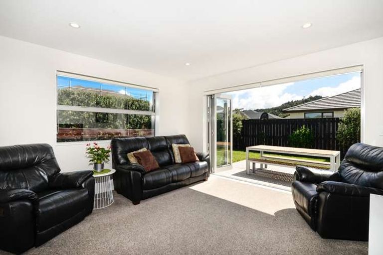 Photo of property in 12 Bellamont Street, Kumeu, 0810