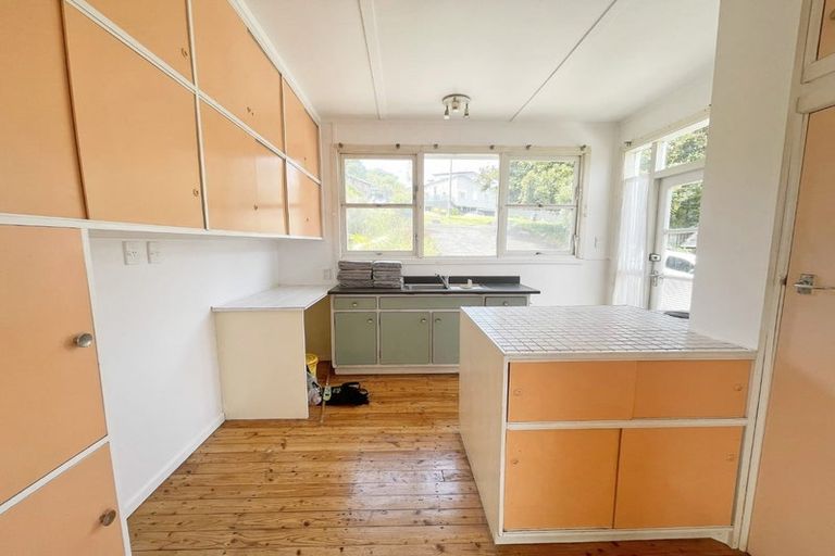 Photo of property in 31 Newhaven Terrace, Mairangi Bay, Auckland, 0630