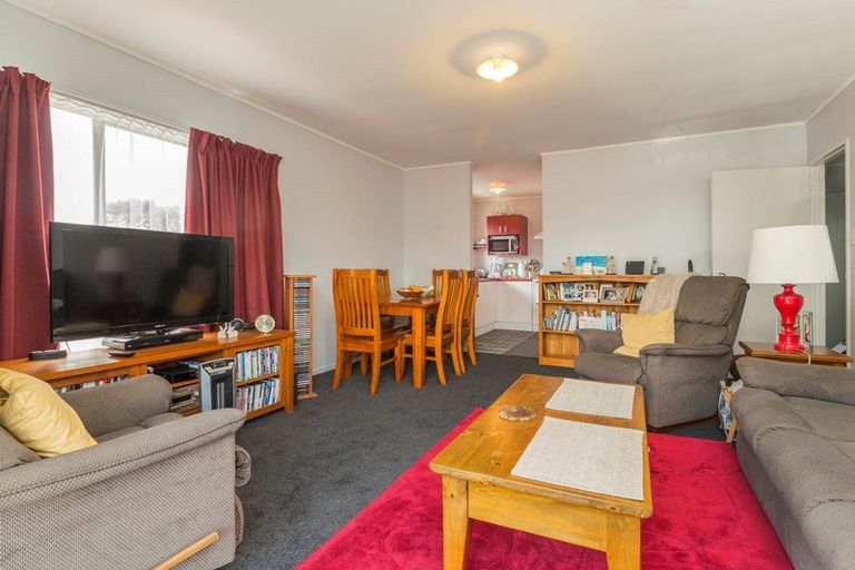 Photo of property in 9 Alston Avenue, Kelston, Auckland, 0602