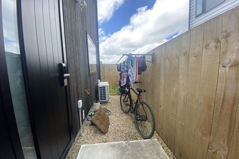 Photo of property in 1/5 Brandon Road, Glen Eden, Auckland, 0602