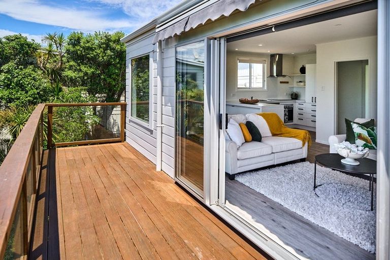 Photo of property in 97 Kahu Road, Paremata, Porirua, 5024