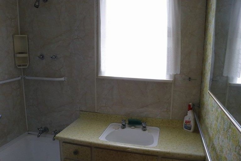 Photo of property in 15 Egmont Street, Castlecliff, Whanganui, 4501